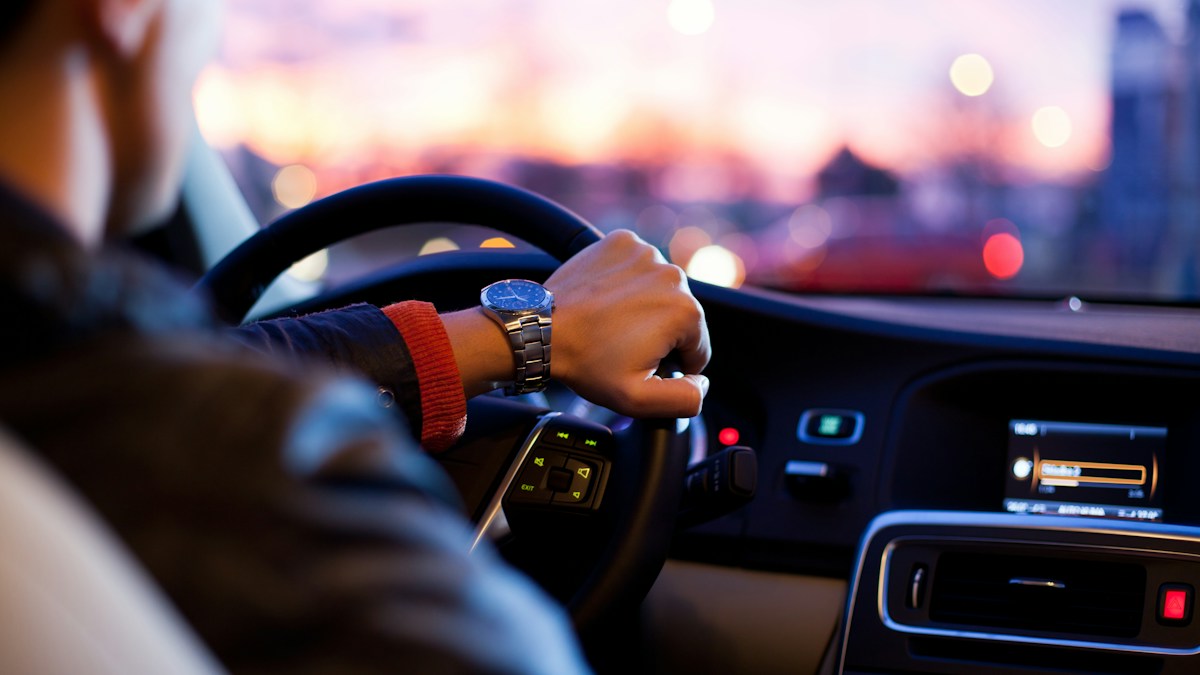 Taxi en Sevilla listo para un traslado a una reunión o al aeropuerto